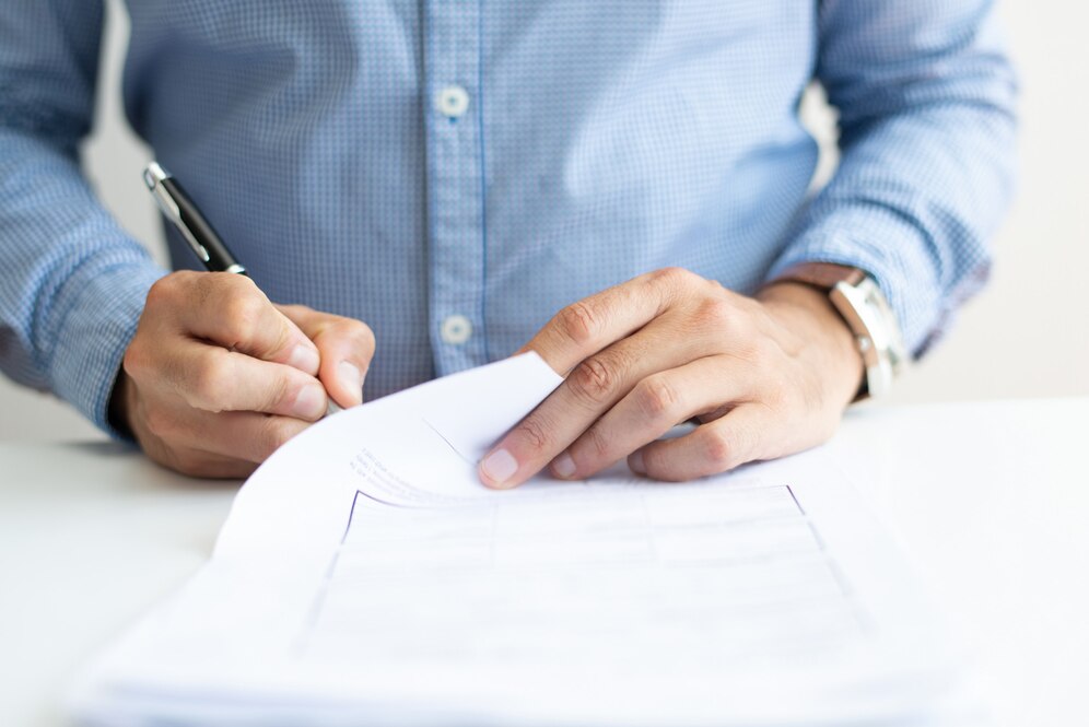 How Much Does a Notary Public Charge - Find Out Here