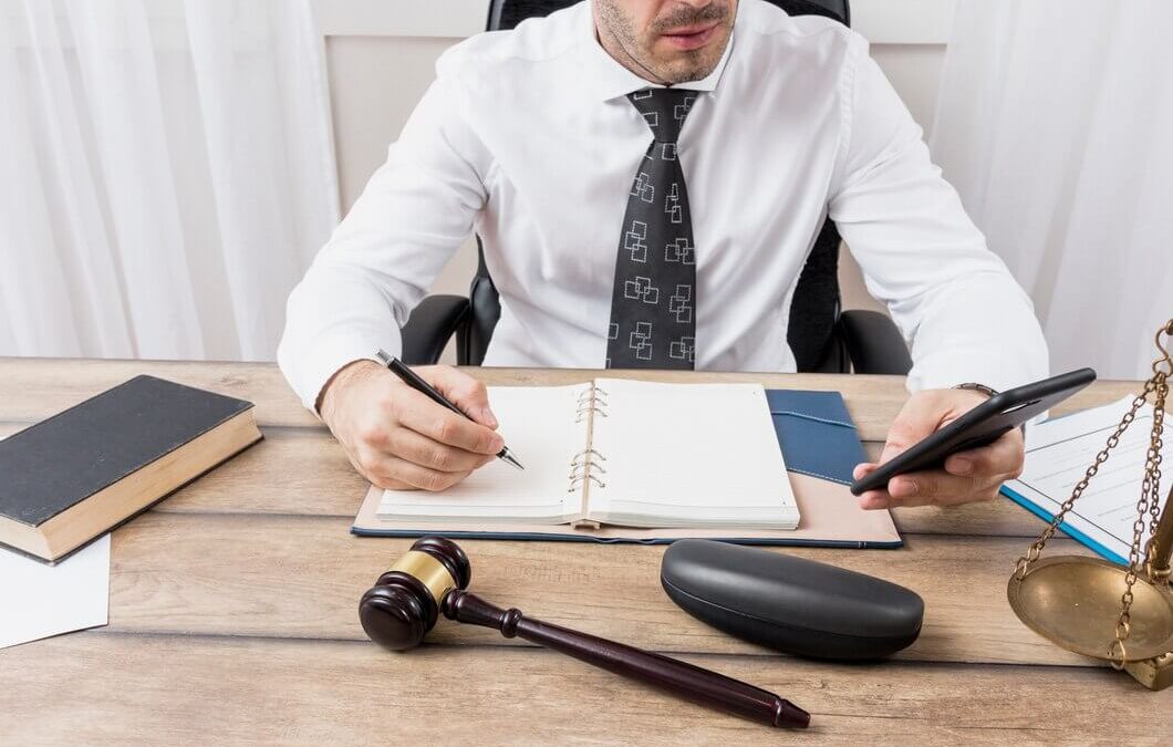 دور كاتب العدل في توثيق العقود